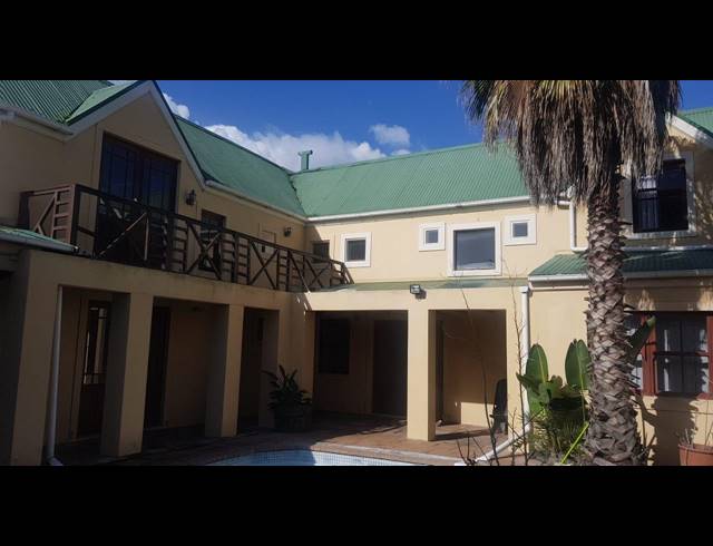 5 BEDROOM HOUSE TO LET IN PARKLANDS
